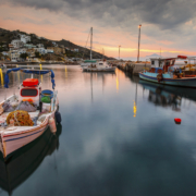 Een haven op het Griekse eiland Ikaria.